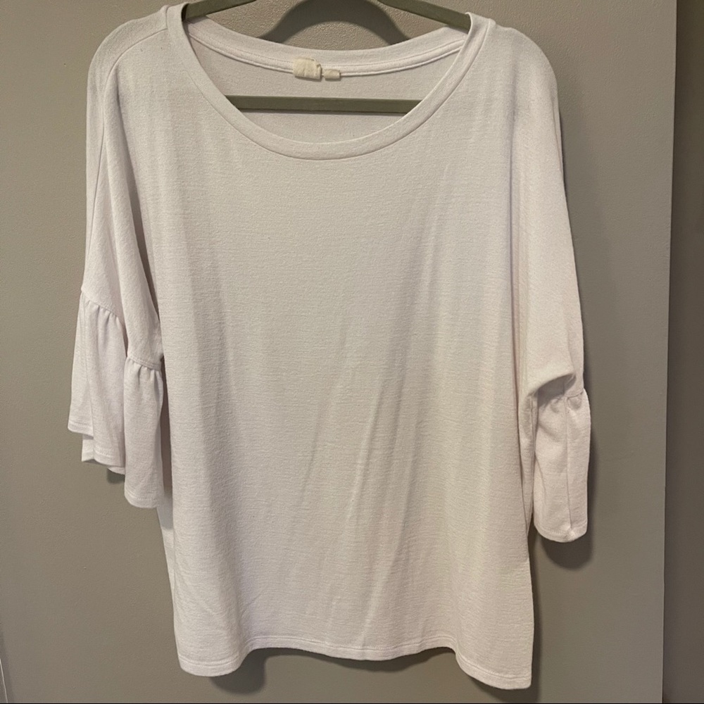 PREOWNED GAP SOFTSPUN WHITE RUFFLE SLEEVE TOP L